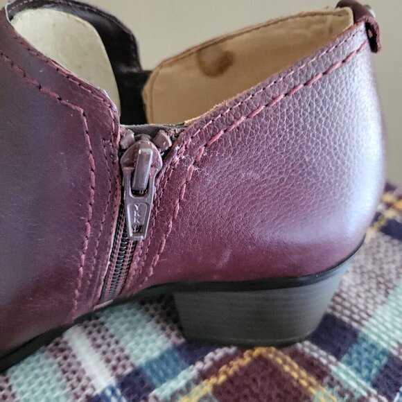 Naturalizer Zarie Leather Ankle Booties W/ Low Block Heel & Side Zipper Closure - Picture 5 of 8